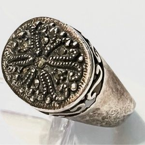 🗝 Charming Vintage Sterling Silver Marcasite ring